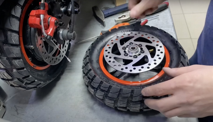 Как заменить подшипники на переднем колесе KUGOO M4 PRO