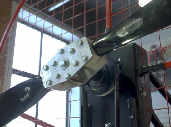 Регулируемый угол атаки лопастей винта