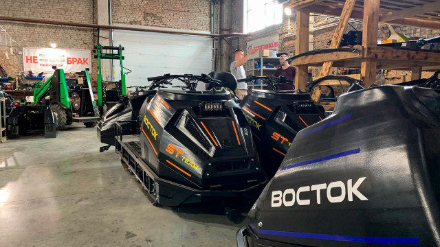 Подготовка снегоходов Восток к отгрузке для представителя в Якутске