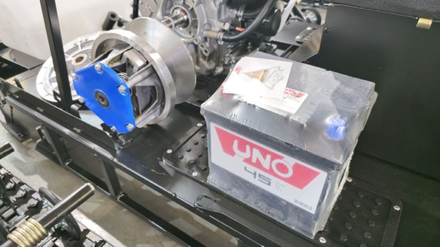 В комплект входит аккумулятор